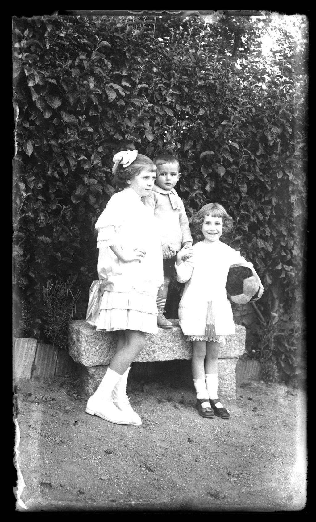 NIÑOS EN BANCO DE PIEDRA.