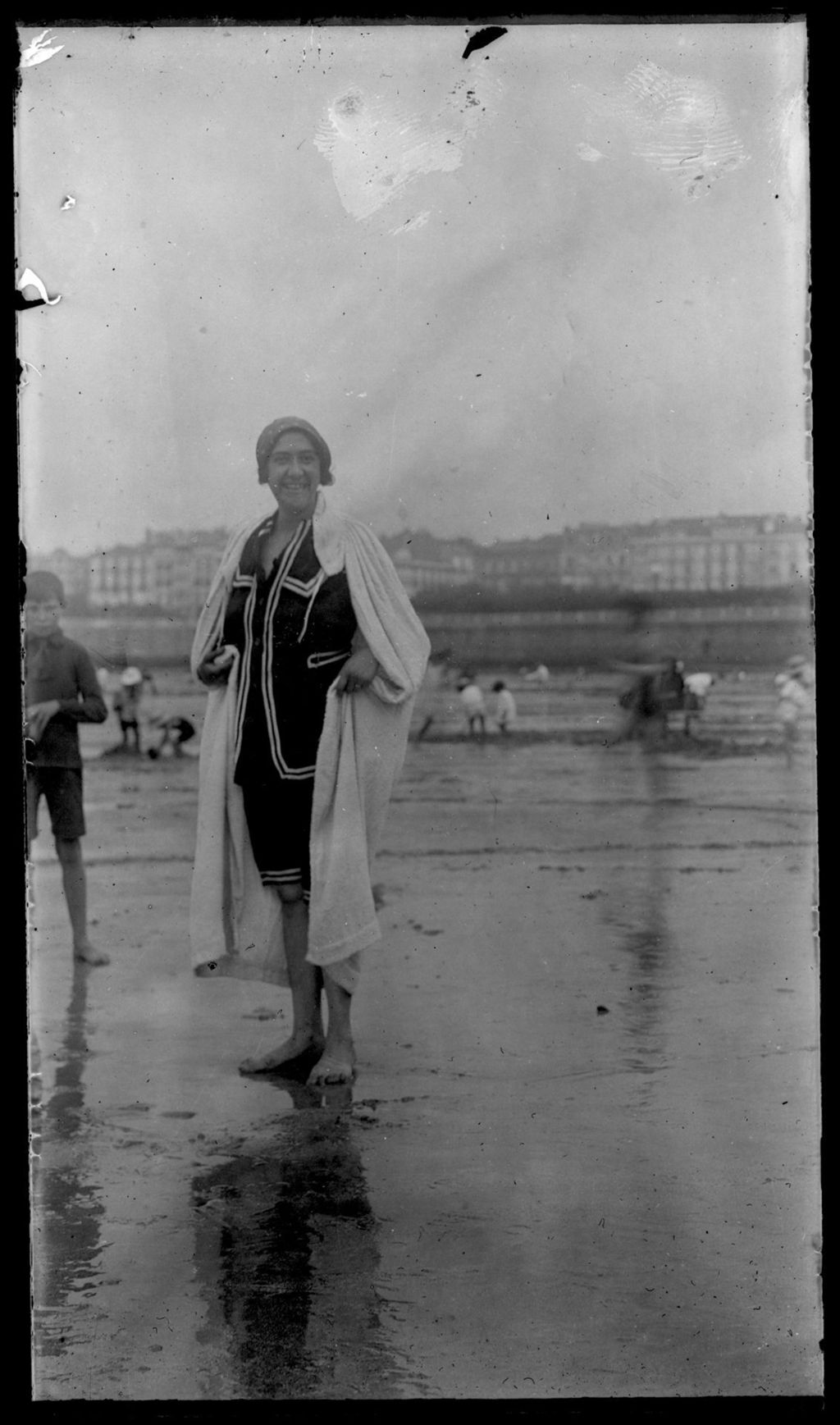 MUJER DESPUES DEL BAÑO EN EL MAR.