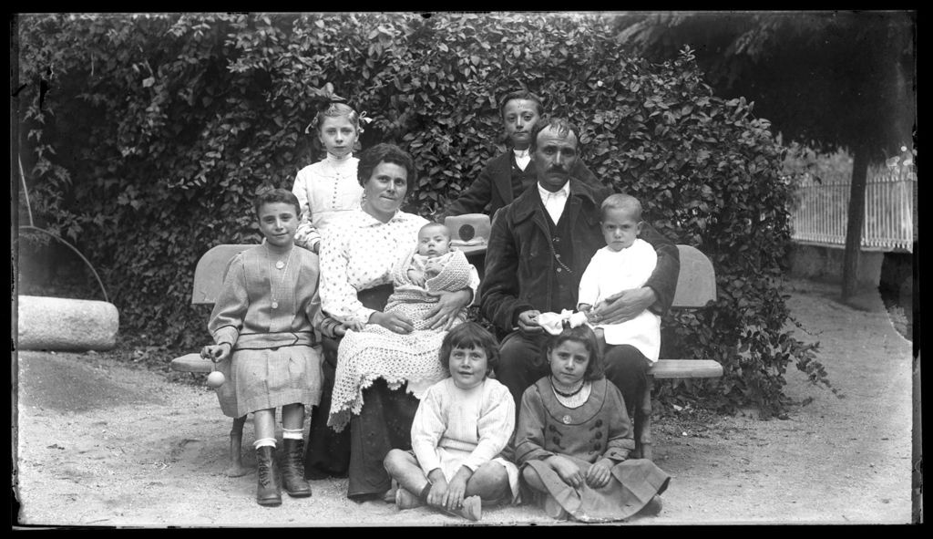 FAMILIARES EN EL BANCO 2.