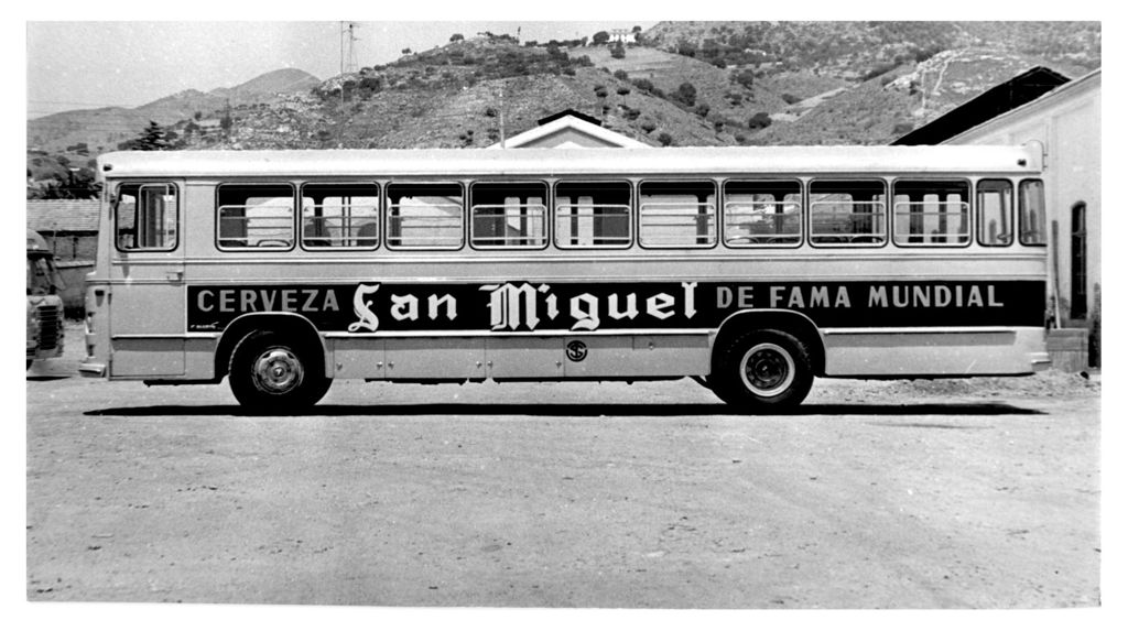 AUTOBUS PEGASO DE 1967 CON ROTULACION SAN MIGUEL.
