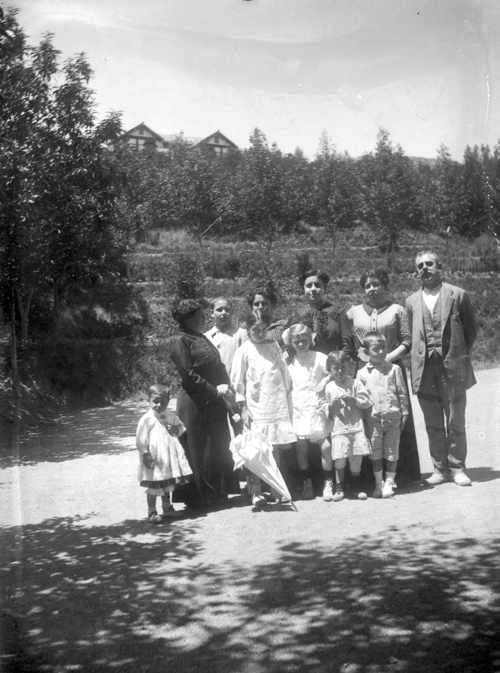 LA FAMILIA EN EL HUERTO