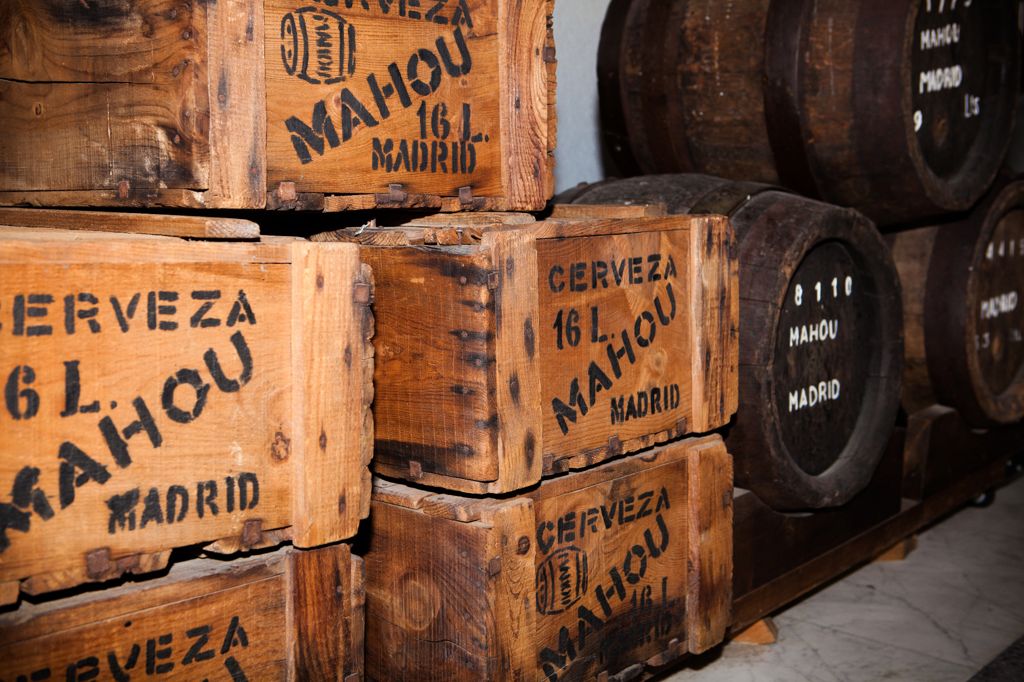 CAJAS Y BARRILES MAHOU DE AMANIEL.