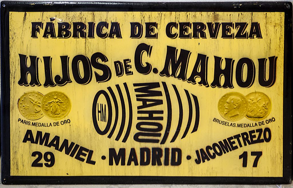 CARTEL DE CHAPA HIJOS DE C. MAHOU.