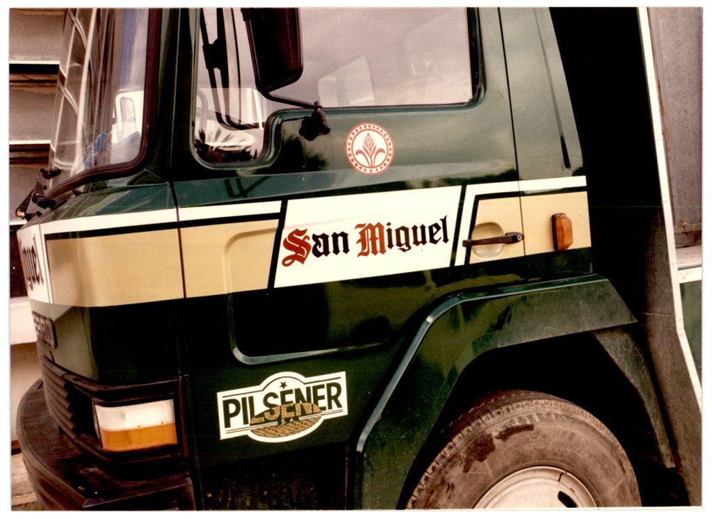 LATERAL DE CABINA DE CAMION ROTULADA.