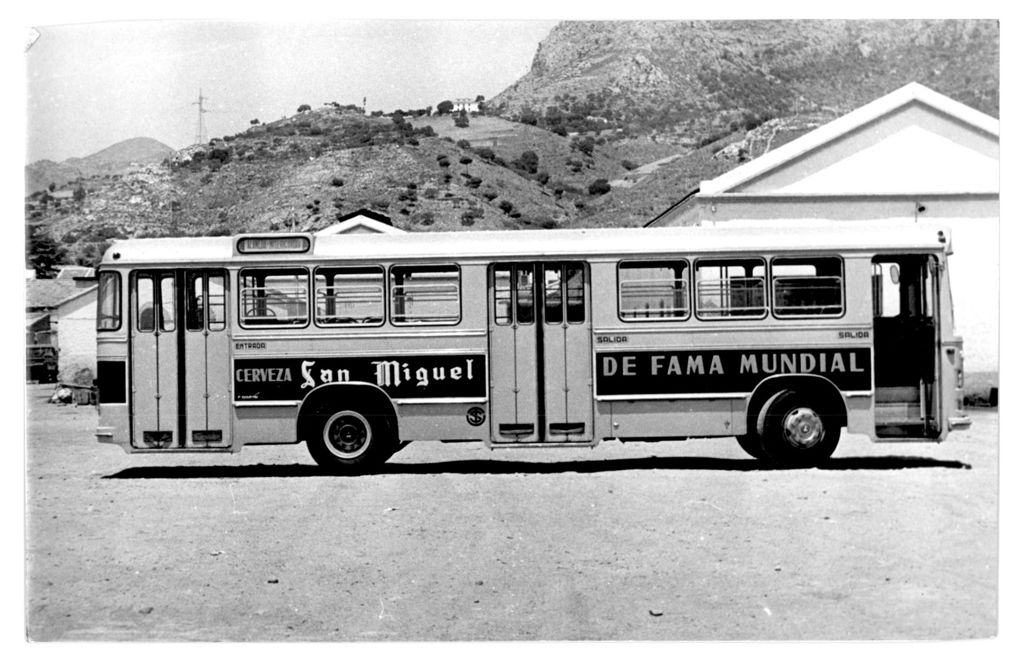 AUTOBUS PEGASO DE 1967 CON ROTULACION SAN MIGUEL 2.